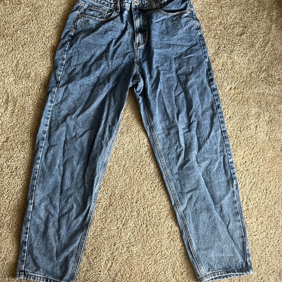 Pretty Little Thing Mom Jean - Picture 2 of 4